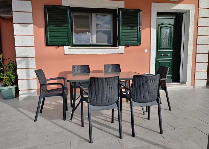 Stefanos' Appartamento Litheres